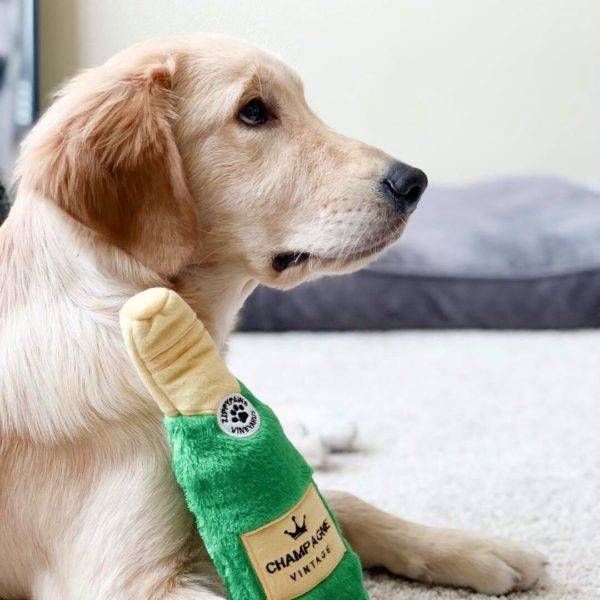 М'яка іграшка для собак пляшка шампанського ZippyPaws Happy Hour Crusherz Champagne з пищалкою 28455 фото
