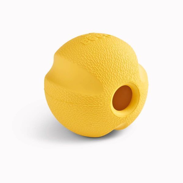Игрушка мячик с отверстием для вкусняшек для собак Beco Pets Fetch Ball Желтый 31354 фото