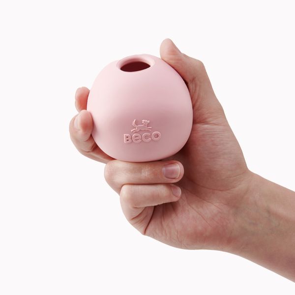 Игрушка мячик с отверстием для вкусняшек для собак Beco Pets Wobble Ball Розовый 31360 фото