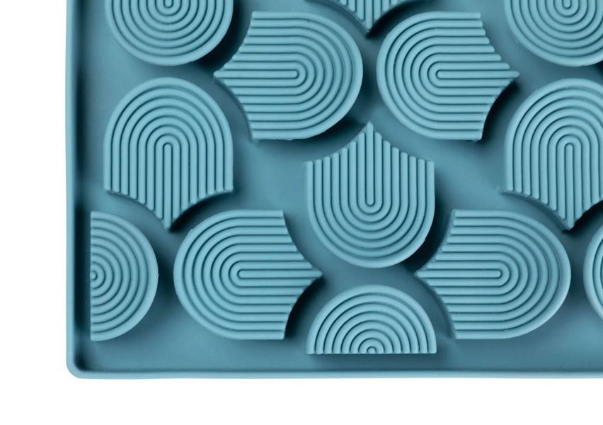 Лизальний килимок антистрес для собак FuzzYard LIFE Hide & Treat Mat Блакитний 46602 фото